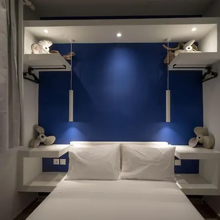 Victorian Elegance, Athens' Hidden Gem, 6br , 30sec To Metro , Ac , Netflix * Athens